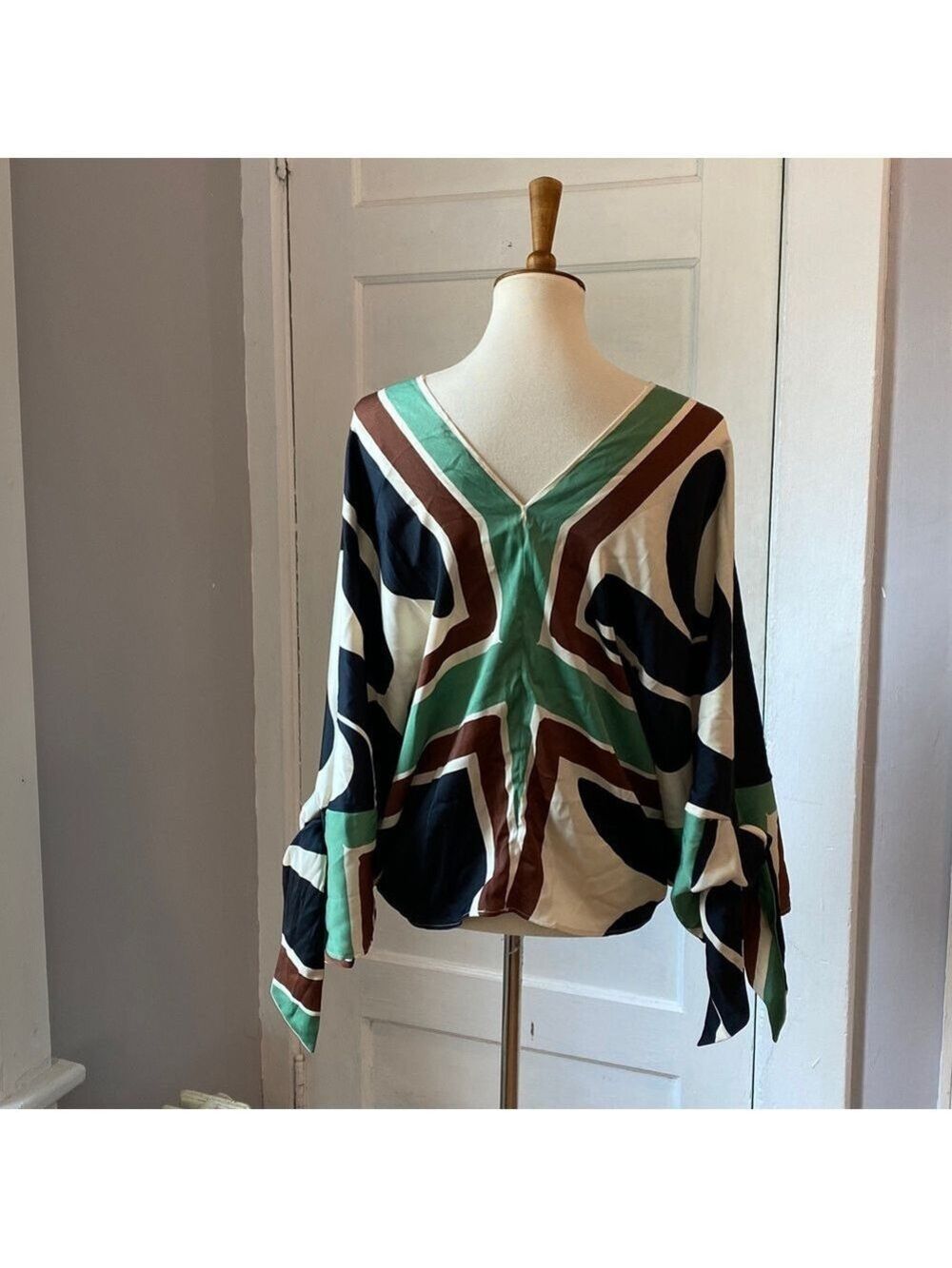 NWT Zara Women's Multi Colored Abstract Print Blouse, Size L - Picture 8 of 17